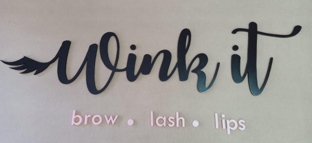 Logo kayu wink it